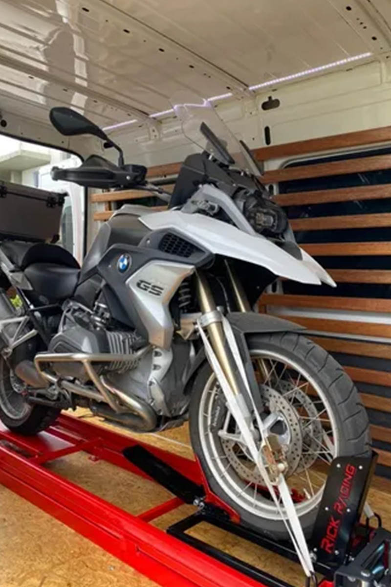 BMW GS no Reboque